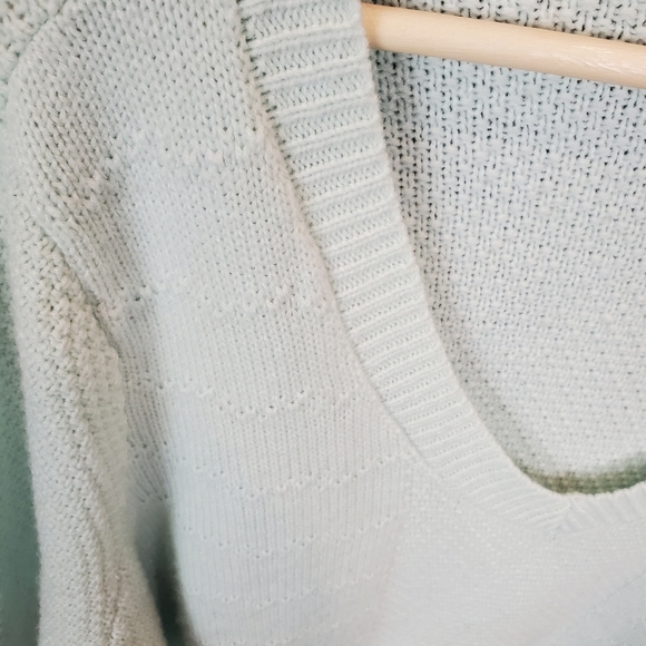 Torrid size 0 mint crop v neck sweater - Picture 4 of 4